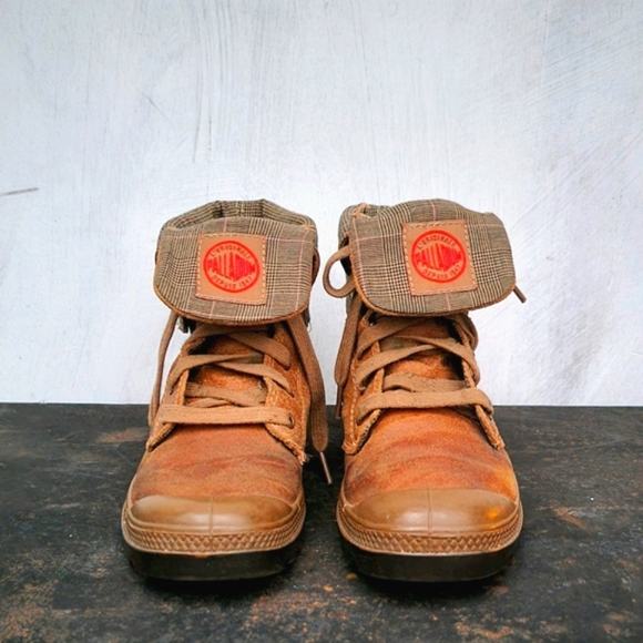 Palladium Women’s Baggy Leather Boots with Foldable Cuff - Picture 7 of 15